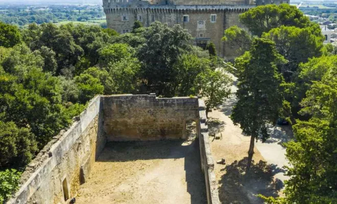 Revivez l'Élégance et la Tradition au Tournoi de Jeu de Paume de Suze-la-Rousse le 11 et 12 mai 2024, Saint-Paul-Trois-Châteaux, La Villa Tria Castella